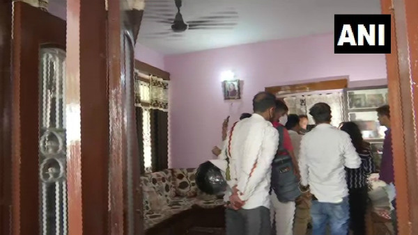ನಾಲ್ವರು ಜತೆಗೆ ವಾಸಿಸುತ್ತಿದ್ದರು