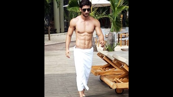 12:45 ಕ್ಕೆ ರೂಂ ಬಾಗಿಲು ಒಡೆಯಲಾಯಿತು