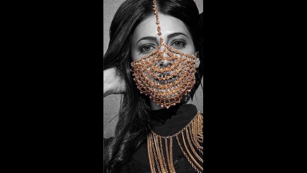 ಚಿನ್ನವನ್ನು ಮಾಸ್ಕ್ ರೀತಿ ಧರಿಸಿದ್ದಾರೆ ಶ್ರುತಿ