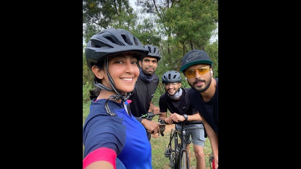 ಐಂದ್ರಿತಾ-ದಿಗಂತ್ ಸೈಕಲ್ ಸವಾರಿ