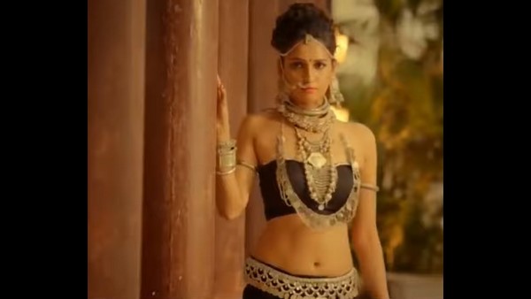 ತಿರುಚಿ ತೋರಿಸಲಾಗಿರುವ ದೃಶ್ಯಗಳು