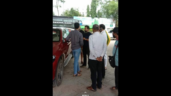 Petrol Bunk staff has put diesel instead of petrol to Vijay Raghavendra car. Petrol Bunk staff has put diesel instead of petrol to Vijay Raghavendra car.