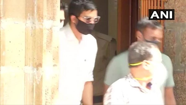 ಮನೆ ಮೇಲೆ ದಾಳಿ ನಡೆಸಿದ್ದ ಅಧಿಕಾರಿಗಳು