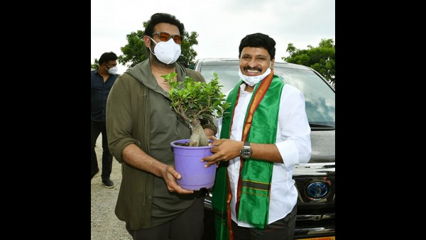ಸಿನಿಮಾಗಳಲ್ಲಿ ಪ್ರಭಾಸ್ ಸಖತ್ ಬ್ಯುಸಿ