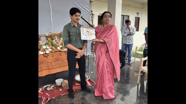ಮೊದಲ ದೃಶ್ಯಕ್ಕೆ ಸಹೋದರಿ ಕ್ಲಾಪ್
