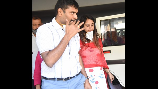 ಸರ್ಚ್ ವಾರೆಂಟ್ ಇದ್ಯಾ?
