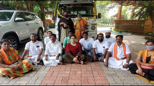 ಪೊಲೀಸರು ನಮ್ಮನ್ನು ಬಂಧಿಸಿದ್ದಾರೆ: ಖುಷ್ಬು