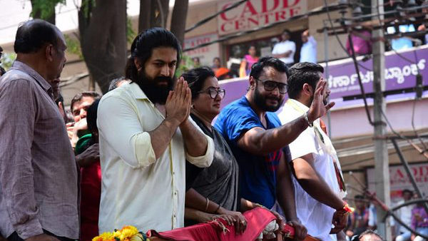 ಸುಮಲತಾ ಪರ ಪ್ರಚಾರ ಮಾಡಿದ್ದ ತಾರಾ ಜೋಡಿ