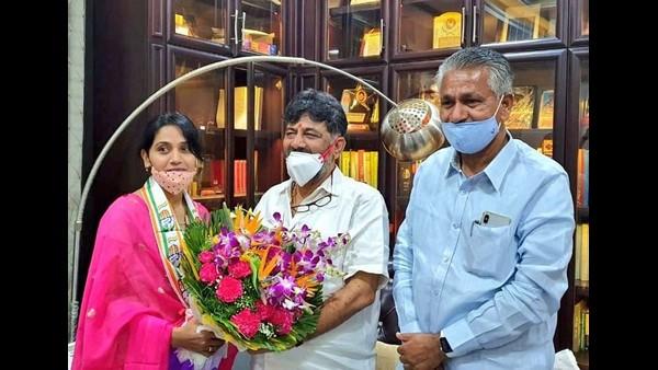 ಮಾಲಾಶ್ರೀ, ಉಮಾಶ್ರಿ, ಜಯಮಾಲಾ ಇದ್ದಾರೆ