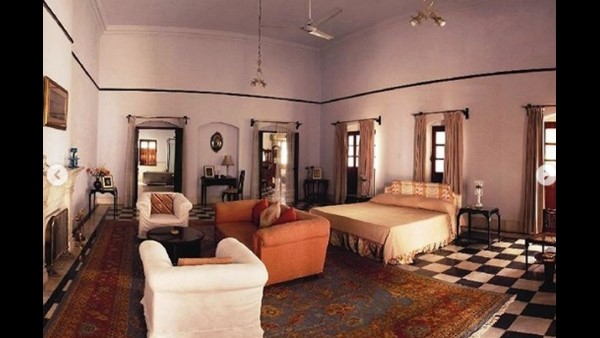 ಹೋಟೆಲ್ ಒಂದಕ್ಕೆ ಅರಮನೆಯನ್ನು ಲೀಸ್ ನೀಡಿದ್ದರು