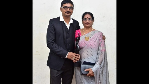 ಎಗ್ಬೋಂಡಾ ತಿಂದು ಹಸಿವು ನೀಗಿಸಿಕೊಳ್ಳುತ್ತಿದ್ದರು