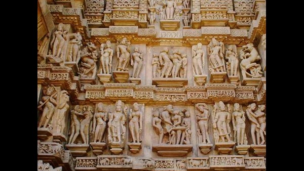 'ದೇವಾಲಯಗಳ ಮೇಲೆ ಮಿಥುನ ಶಿಲ್ಪಗಳಿವೆ'