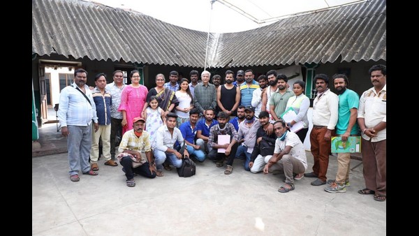Senior Director Rajendra Singh Babu visits the sets of Sathish Nenasams Petromax Senior Director Rajendra Singh Babu visits the sets of Sathish Nenasams Petromax
