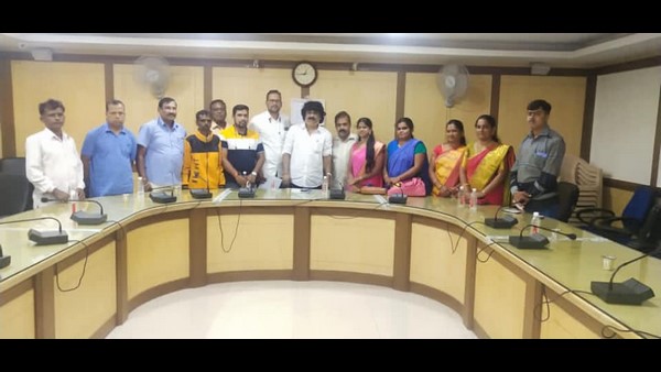 ಬಣಕಾರ್ ಜೊತೆ ವಿಷ್ಣು ಅಭಿಮಾನಿಗಳು ಚರ್ಚೆ