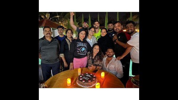 ಸ್ನೇಹಿತರು, ಕುಟುಂಬದ ಜೊತೆ ಹರಿಪ್ರಿಯಾ ಪಾರ್ಟಿ