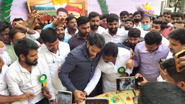 ಕೊರೊನಾ ಕಾರಣ ಹುಟ್ಟುಹಬ್ಬ ಆಚರಣೆಗೆ ಬ್ರೇಕ್ ಹಾಕಿರುವ ಸ್ಟಾರ್ಸ್
