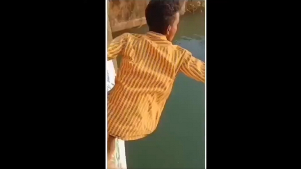 ಸೇತುವೆಯಿಂದ ನದಿಗೆ ಹಾರಿದ ಅಭಿಮಾನಿ