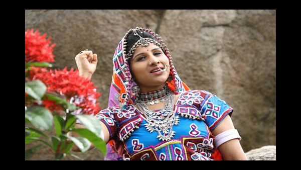 ಹೈದರಾಬಾದ್ನಲ್ಲಿ ಶಿಕ್ಷಕಿಯಾದ ಮಂಗ್ಲಿ