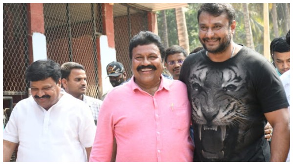 ಕೃಷಿ ಕೈಪಿಡಿ ಬಿಡುಗಡೆ ಮಾಡಿದ ದರ್ಶನ್