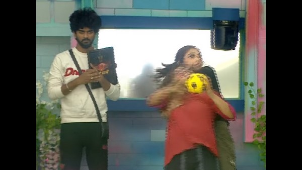ಚೆಂಡಿಗಾಗಿ ಧನುಶ್ರಿ-ದಿವ್ಯಾ ಸುರೇಶ್ ಕಿತ್ತಾಟ