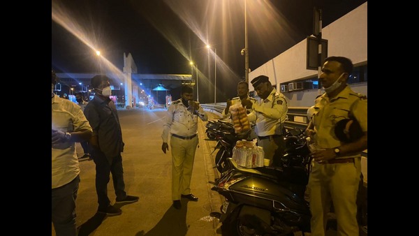 ಮುಂಬೈನ ಎಲ್ಲಾ ಕಡೆ ಸೇವೆಗೆ ಸಿದ್ಧವಗಿರುವ ಟ್ರಕ್