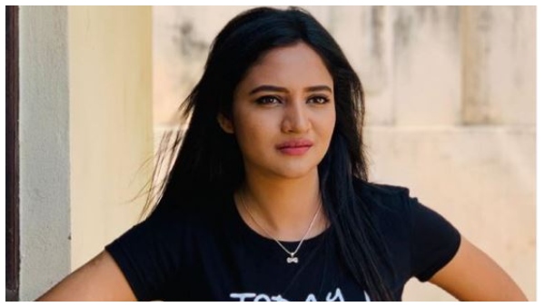ಸೆಟ್ ಗೆ ದಿನಾ ಪ್ರಾಪರ್ಟಿ ಸಾಗಿಸೋ ಗಾಡಿ