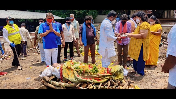 ಅತ್ಯ ಸಂಸ್ಕಾರದ ಚಿತ್ರಗಳು ಸಹ ವೈರಲ್ ಆಗಿವೆ