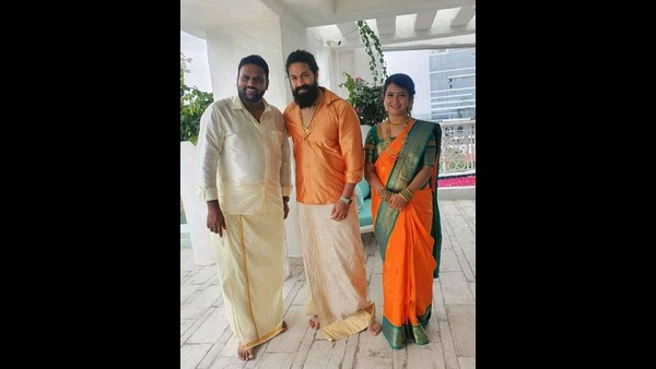 ಸಾಂಪ್ರದಾಯಿಕ ಉಡುಪಿನಲ್ಲಿ ಮಿಂಚಿದ ರಾಕಿಂಗ್ ದಂಪತಿ