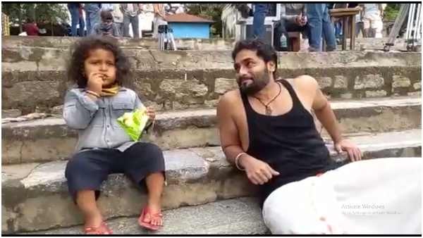Sriimurali playing with a kid in Madhagaja Shooting Set ; Watch Video Sriimurali playing with a kid in Madhagaja Shooting Set ; Watch Video