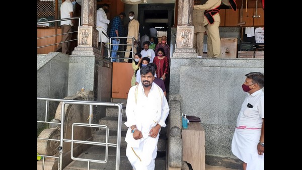 Bigg Boss Winner Manju Pavagada Visited Dharmastala Temple Bigg Boss Winner Manju Pavagada Visited Dharmastala Temple