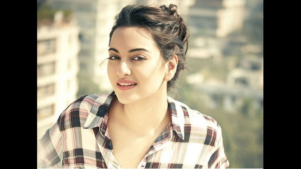 Sonakshi Sinha Gives Epic Reply To Fan Asking For Bikini Photo Sonakshi Sinha Gives Epic Reply To Fan Asking For Bikini Photo