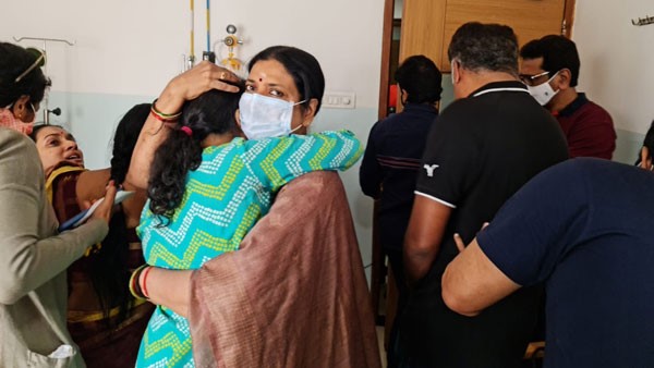 ಚುನಾವಣೆಗೆ ನಿಂತವರು ಉತ್ತೇಜ್ ಅನ್ನು ಭೇಟಿ ಮಾಡಿದ್ದಾರೆ