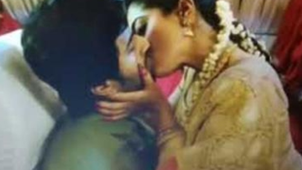Boy Kissed A Girl In Bus Like Geeta Govindam Movie Boy Kissed A Girl In Bus Like Geeta Govindam Movie