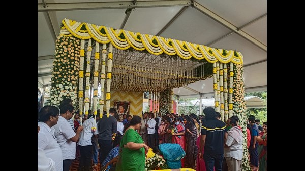 ಕಂಠೀರವ ಸ್ಟುಡಿಯೋದಲ್ಲಿ ಅಪ್ಪುಗೆ ಹಾಲು-ತುಪ್ಪ