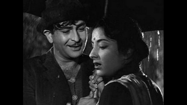 ಬಾಲಿವುಡ್ಗೆ ಮಾತ್ರ ಮನ್ನಣೆ ನೀಡುತ್ತಿದ್ದ ಸರ್ಕಾರಗಳು