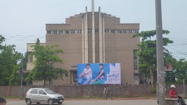 ಕೆಲ ಚಿತ್ರಮಂದಿರಗಳಷ್ಟೆ ಉಳಿದಿವೆ