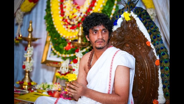 ನೀರಿನಿಂದ ದೀಪ ಹೊತ್ತಿಸಿದರು ಅರ್ಜುನ್ ಗುರೂಜಿ: ತಾರಾ