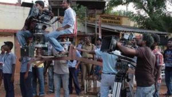 ಪ್ರೊಡಕ್ಷನ್ ಬಾಯ್ಸ್ ಕೂಡ ಕೀಳಾಗಿ ನೋಡುತ್ತಾರೆ