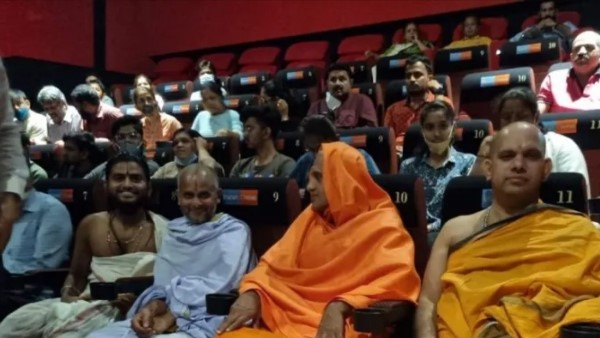 ಸಿನಿಮಾ ನೋಡಿ ತುಂಬಾ ದುಃಖವಾಗಿದೆ: ಪೇಜಾವರ ಶ್ರೀ