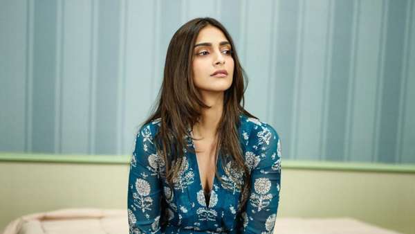 Sonam Kapoors Delhi House Looted, 2.40 Crore Worth Cash And Jewelry Missing Sonam Kapoors Delhi House Looted, 2.40 Crore Worth Cash And Jewelry Missing