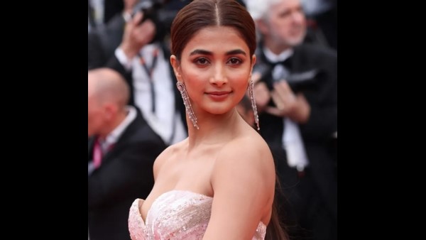 Cannes Film Festival 2022: Pooja Hegde lost all her outfits, makeup before red carpet debut Cannes Film Festival 2022: Pooja Hegde lost all her outfits, makeup before red carpet debut