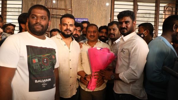 ಸಂಪೂರ್ಣ ಎಂಟರ್ಟೈನರ್ ಉಪಾಧ್ಯಕ್ಷ!