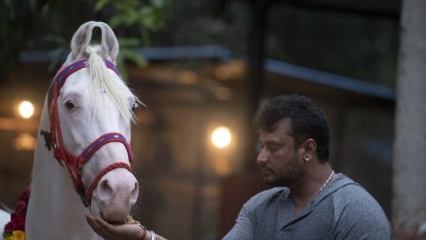 ಇಲ್ಲೂ ಕೆಲ ಅಭಿಮಾನಿಗಳ ಕಿತ್ತಾಟ
