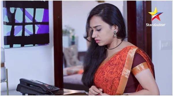 ಮಂದಾರ ಹೇಳಿದ ಅಖಿಲ ಯಾರು?