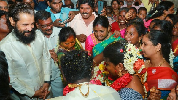 Chiyaan Vikram Attended His Housekeepings Son Marriage Chiyaan Vikram Attended His Housekeepings Son Marriage