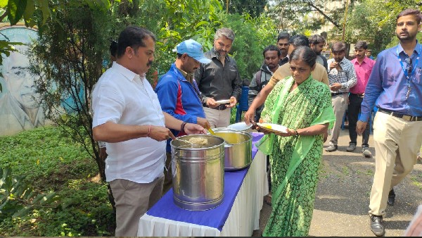 ಕರ್ಪೂರ ಹೊತ್ತಿಸಿ ಪೂಜಿಸುವ