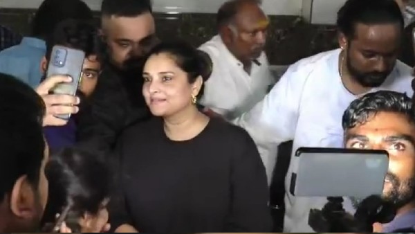 ಸೆಲ್ಫಿ ಕ್ಲಿಕ್ಕಿಸಿಕೊಳ್ಳಲು ನೂಕು-ನುಗ್ಗಲು