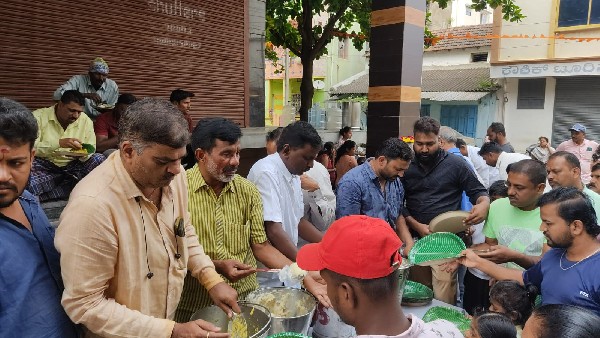 ಹಲವೆಡೆ ಅನ್ನ ಸಂತರ್ಪಣೆ