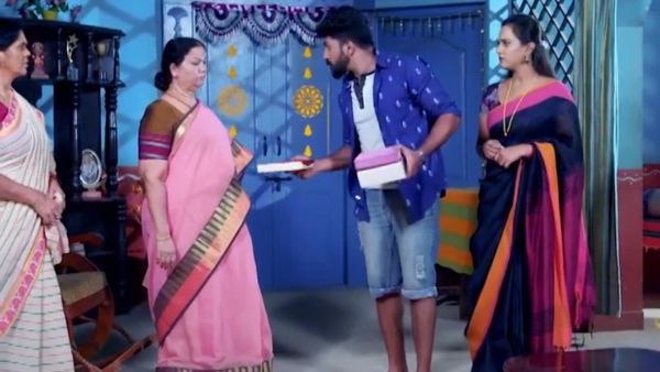 ನೆಕ್ಲೆಸ್ ಕೊಟ್ಟು ನೈಸ್ ಮಾಡುತ್ತಾನಾ ಬಾಲ..?