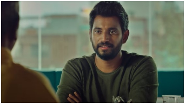 ಕೃಷ್ಣ ಕೈಯಲ್ಲಿ 2 ಚಿತ್ರಗಳಿವೆ